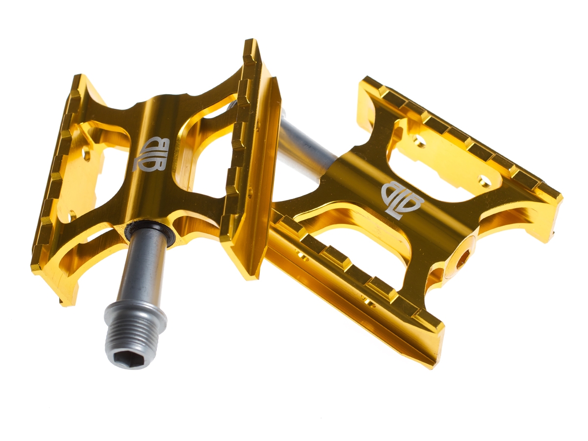 gold mtb pedals